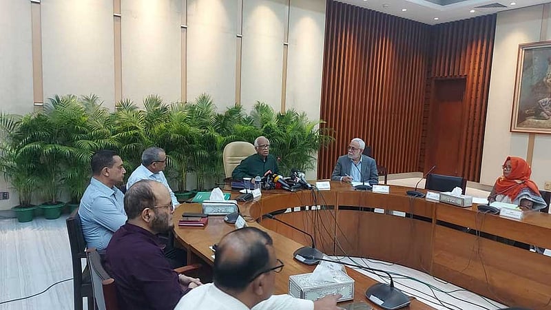 ‘৫০০ শিক্ষক’ ভিসি হতে চান, বিস্মিত শিক্ষা উপদেষ্টা
