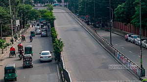 ছুটির দিনে গাড়ির চাপ কম, অনায়াসে যাতায়াত