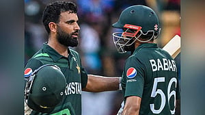 বাবরের পক্ষে কথা বলায় পিসিবির কাঠগড়ায় ফাখার