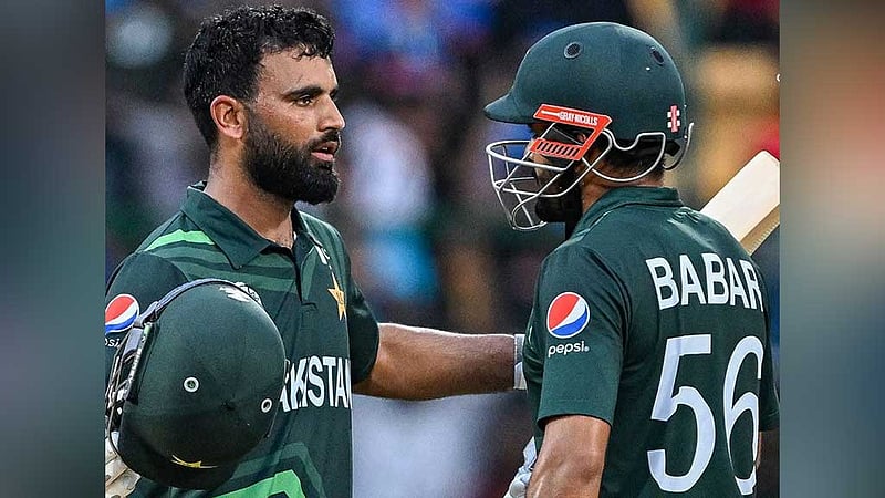 বাবরের পক্ষে কথা বলায় পিসিবির কাঠগড়ায় ফাখার