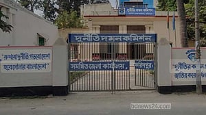 ফরিদপুরে জালিয়াতি করে জমি দলিল, সাব-রেজিস্ট্রারসহ আসামি ৯ জন