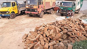 ফরিদপুরে রাস্তার সরকারি ইট বেচে দিলেন ‘প্রভাবশালী’