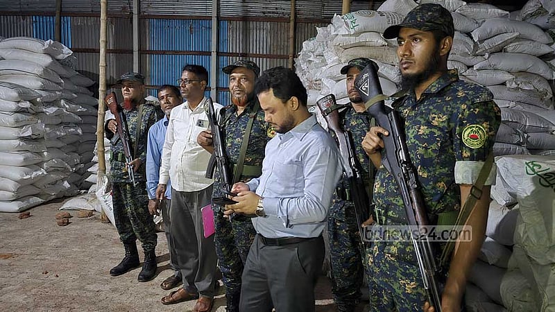 ফরিদপুরে অবৈধ মজুতের ৪ হাজার বস্তা সার জব্দ, গোডাউন সিলগালা