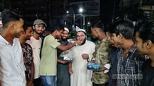 ছাত্রলীগ নিষিদ্ধ: ফেনীতে মধ্যরাতে আনন্দ মিছিল ও মিষ্টি বিতরণ