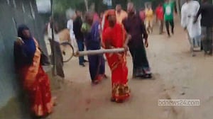 প্রথম পক্ষের দেনমোহর না দিয়ে দ্বিতীয় বিয়ের পথে, হামলা