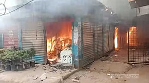 গাজীপুরে অগ্নিকাণ্ড: ২৫ দোকান ভস্মীভূত