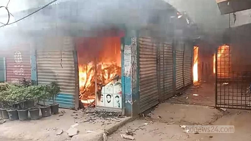গাজীপুরে অগ্নিকাণ্ড: ২৫ দোকান ভস্মীভূত