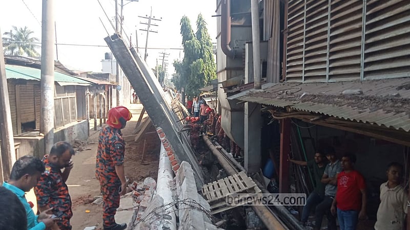 গাজীপুরে গ্যাস লাইনের পাইপ স্থাপনের সময় দেয়াল ধসে শ্রমিকের মৃত্যু