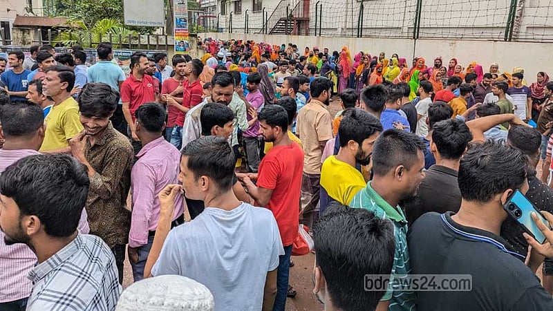 গাজীপুরে দুটি কারখানায় শ্রমিকদের বিক্ষোভ, বন্ধ ৬টি