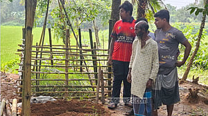 গাজীপুরে এক রাতে ৫ কবরের কঙ্কাল চুরি