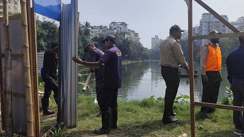 গুলশান-বারিধারা লেক থেকে অবৈধ স্থাপনা উচ্ছেদ