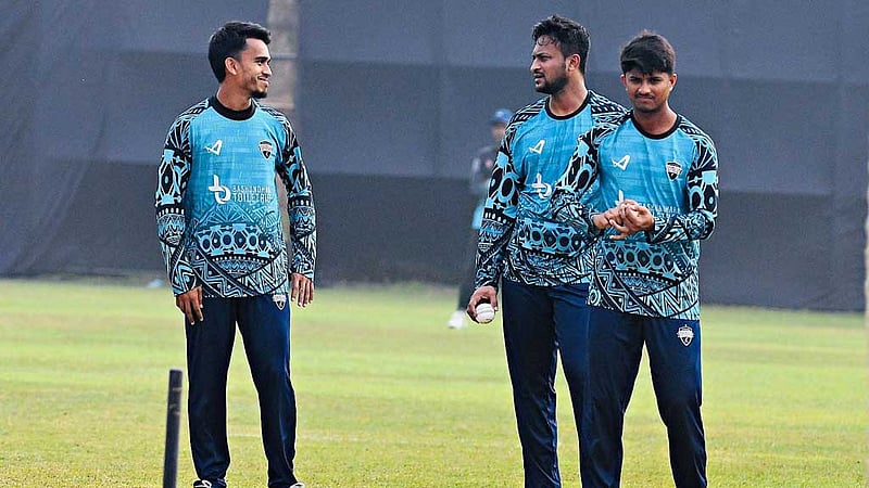 সাকিবের বদলে টেস্ট দলে মুরাদ