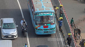 ফ্লাইওভারেও হকার
