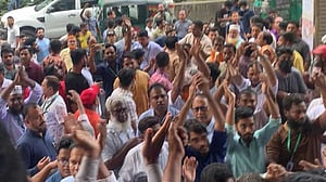 স্বাস্থ্য অধিদপ্তরে ড্যাব ও এনডিএফ সমর্থকদের মারামারি