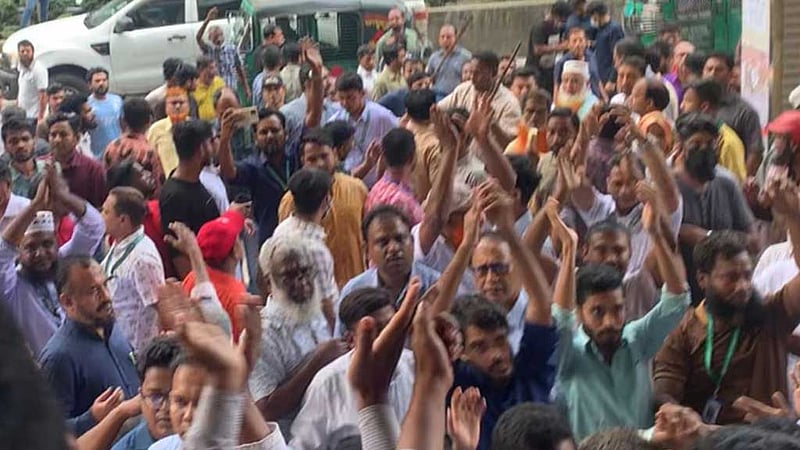 স্বাস্থ্য অধিদপ্তরে ড্যাব ও এনডিএফ সমর্থকদের মারামারি