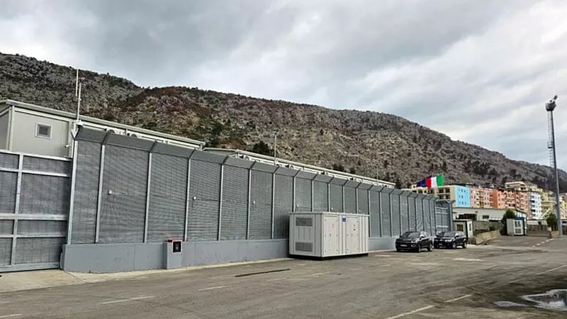 ইতালিতে আসা অবৈধ বাংলাদেশিসহ অভিবাসীদের আলবেনিয়ায় পাঠানো শুরু