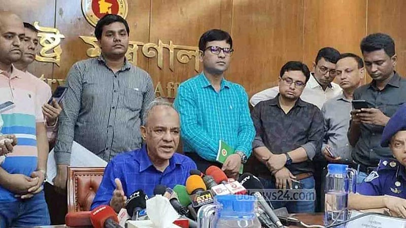 ২৫২ এসআইকে অব্যাহতির পেছনে রাজনৈতিক কারণ নেই: স্বরাষ্ট্র উপদেষ্টা
