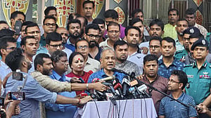 দুর্গাপূজায় নিরাপত্তা ঝুঁকি নেই, নির্বিঘ্নে উদযাপন হবে: স্বরাষ্ট্র উপদেষ্টা