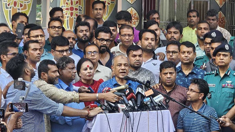 দুর্গাপূজায় নিরাপত্তা ঝুঁকি নেই, নির্বিঘ্নে উদযাপন হবে: স্বরাষ্ট্র উপদেষ্টা