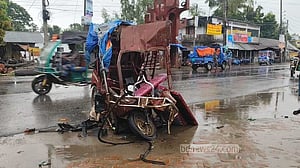 জামালপুরে ট্রাকের ধাক্কায় ইজিবাইকের চালকসহ নিহত ৩