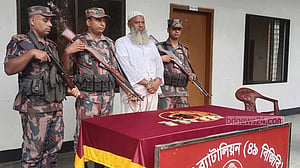 বেনাপোল সীমান্তে ‘চোরাকারবারিদের সর্দার’ বাদশা গ্রেপ্তার