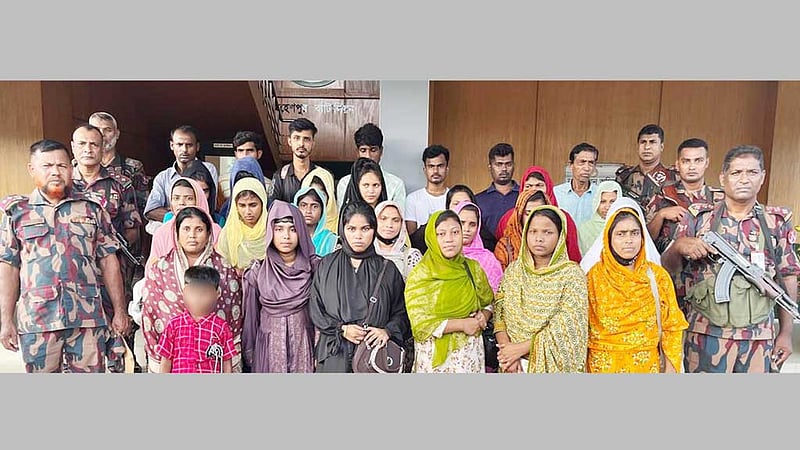 অবৈধভাবে ভারতে প্রবেশের চেষ্টা: ঝিনাইদহে ৩১ নারী-পুরুষ আটক