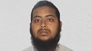 লাঠি হাতে শ্রেণিকক্ষে ঢোকা সেই যুবককে গ্রেপ্তার দেখাল পুলিশ