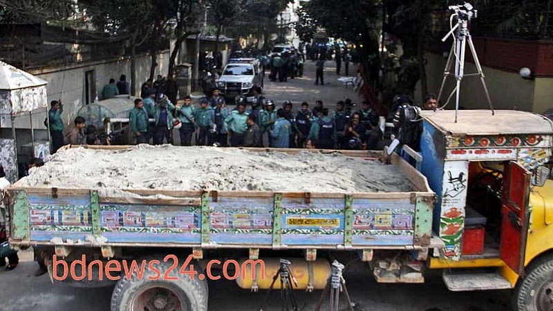খালেদার বাসার সামনে বালুর ট্রাক: গুলশান থানার সাবেক ওসি রিমান্ডে