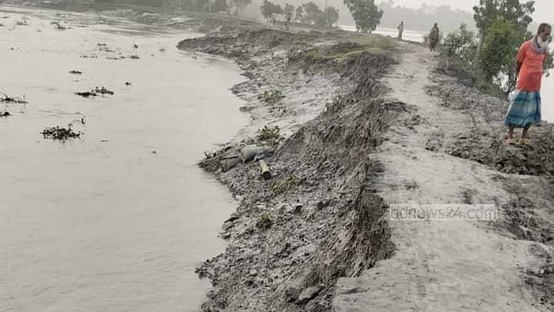 ঘূর্ণিঝড় ‘দানা’: উপকূলীয় মানুষের মধ্যে উৎকণ্ঠা