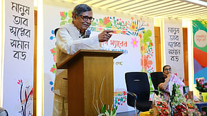এত জ্ঞান নিয়ে এই লোক ঘুমান কীভাবে