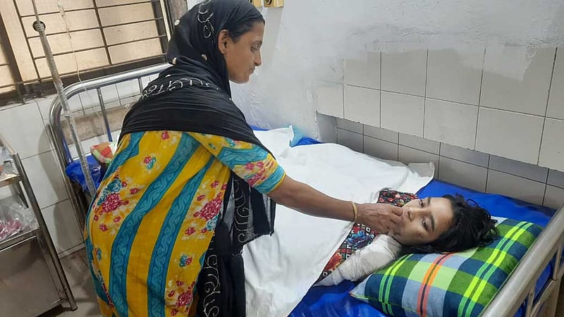 গৃহকর্মীর ওপর নির্মমতা, শরীরে পোড়া ক্ষত, উপড়ে ফেলা হয়েছে দাঁত