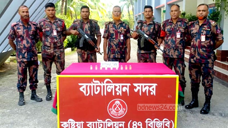 বাসে মিলল কোটি টাকার সাপের বিষ