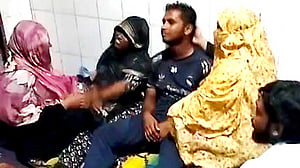 কুষ্টিয়ায় দুই বংশের বিরোধের জেরে প্রকাশ্যে ২ ভাইকে কুপিয়ে হত্যা
