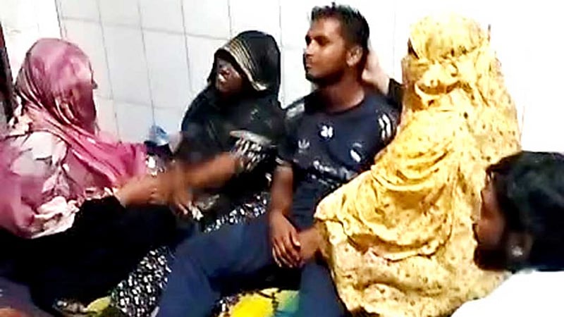 কুষ্টিয়ায় দুই বংশের বিরোধের জেরে প্রকাশ্যে ২ ভাইকে কুপিয়ে হত্যা