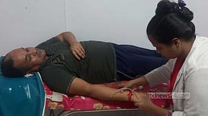 মাদারীপুরের ব্যবসায়ীকে হাতুড়িপেটা করে টাকা ছিনতাই
