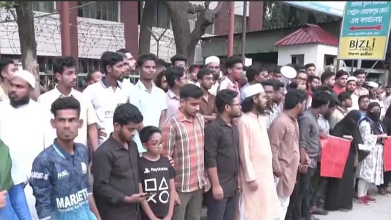 পুলিশকে ৭২ ঘণ্টা সময় দিল সন্ত্রাসে অতিষ্ঠ মোহাম্মদপুরবাসী