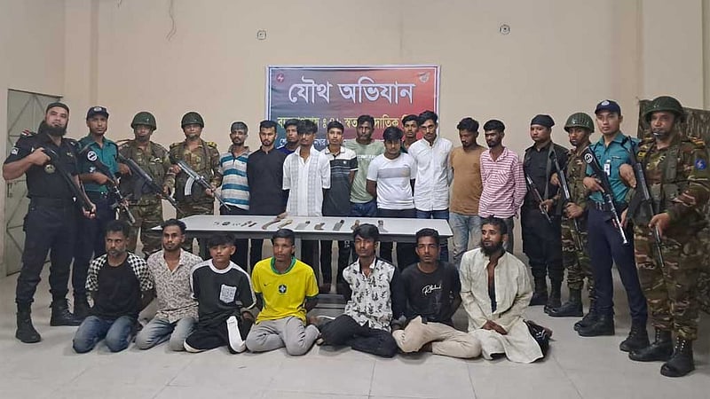 মোহাম্মদপুরে যৌথ বাহিনীর অভিযান, আটক ৪৫