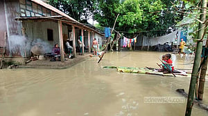বন্যায় ৮ মৃত্যু, তিন জেলায় ক্ষতিগ্রস্ত ২ লাখের বেশি মানুষ
