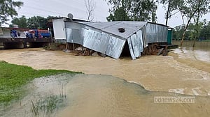 ময়মনসিংহে পানিবন্দি দেড় লক্ষাধিক, নেই বিদ্যুৎ-মোবাইল নেটওয়ার্ক