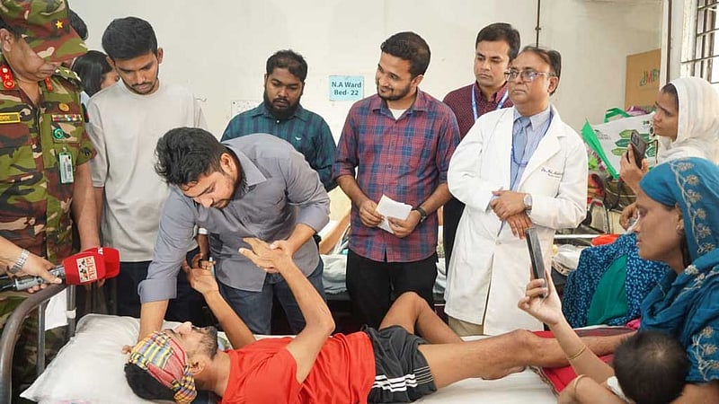 ‘জুলাই বিপ্লবে’ আহত আরও ১২২ জন পেলেন অনুদানের চেক
