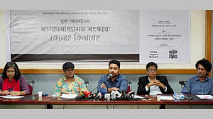 আন্দোলনে গণমাধ্যমের ভূমিকা পর্যালোচনা করা উচিত: নাহিদ