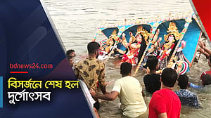 আনন্দ-বেদনায় দেবীর বিদায়