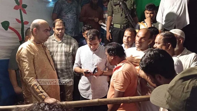 ‘নাচতে গিয়ে পায়ে পারা লাগায়’ মারামারি, ছুরিকাঘাত