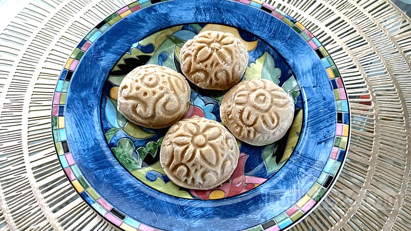 দুধের নাড়ু তৈরি করা অতি সহজ