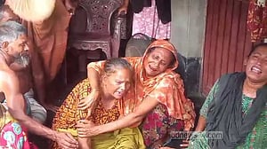নাটোরে স্কুল থেকে ফেরার পথে মাইক্রোর চাপায় প্রাণ গেল শিশুর