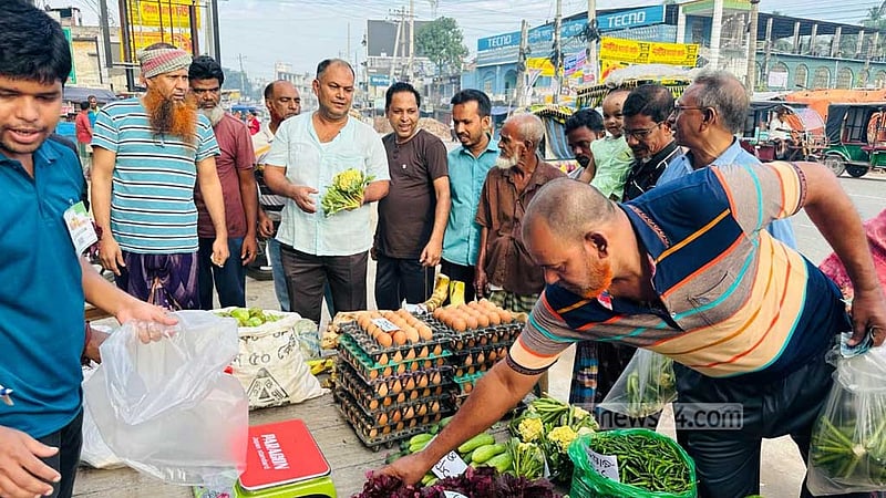 নাটোরে কম দামে নিত্যপণ্য মিলবে ‘জনতার বাজারে’