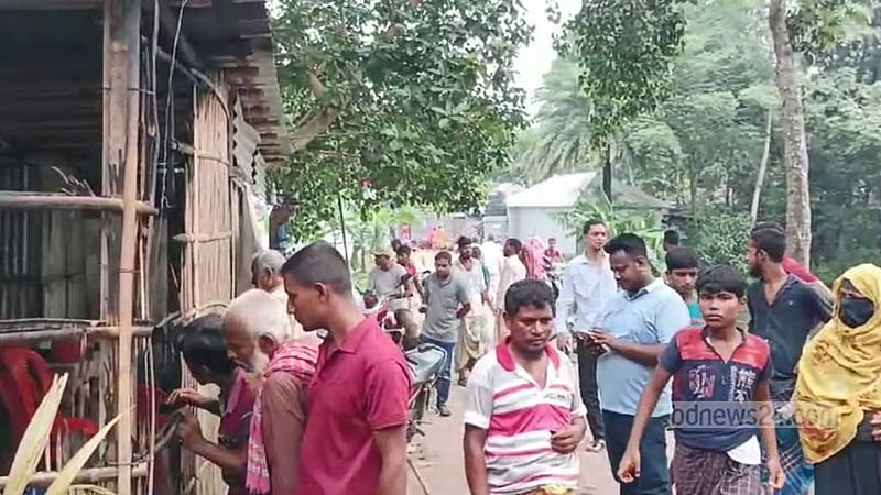 নাটোরে বাকির ২০০ টাকা চাওয়ায় দোকানিকে কুপিয়ে হত্যা