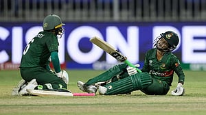 ‘সুযোগ পেয়েও’ ইংল্যান্ডকে হারাতে না পারার আক্ষেপ বাংলাদেশের