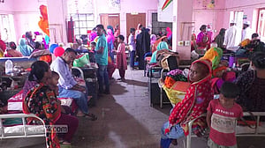 নীলফামারীতে নার্সদের ৪ ঘণ্টা কর্মবিরতি; রোগিদের ভোগান্তি