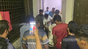 নোয়াখালীতে সেলুনের আগরবাতি থেকে তেলের দোকানে আগুন, দগ্ধ ৪